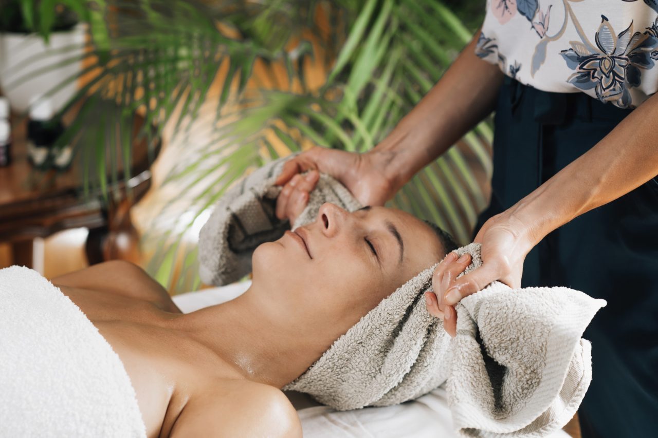 You are currently viewing Why Sleeping Soundly Keeps Your Skin Looking Youthful